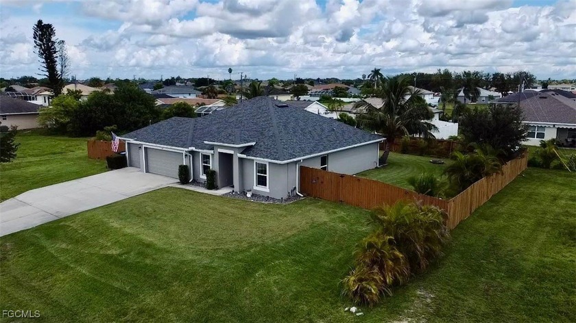 This beautiful well kept 3 bedroom, 2 bath, 3 car garage home is - photo 6