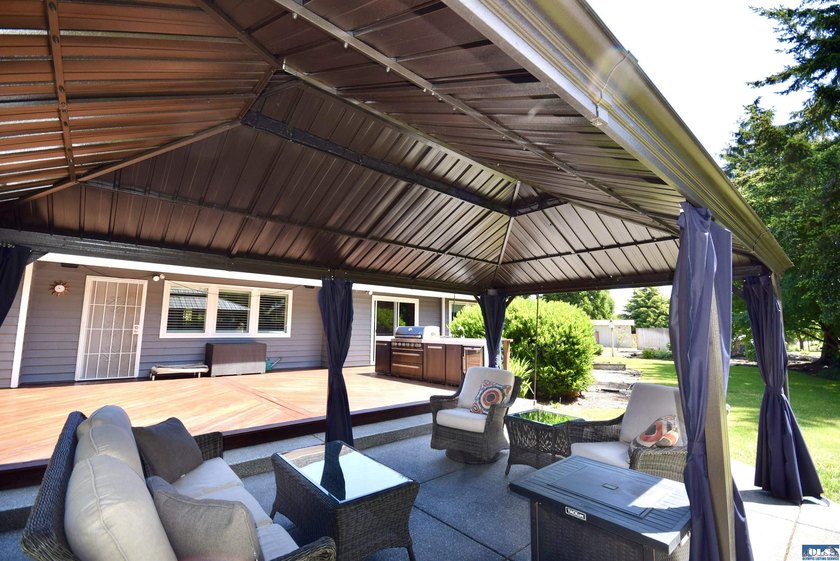 Experience the perfect blend of privacy, luxury, and outdoor - photo 30