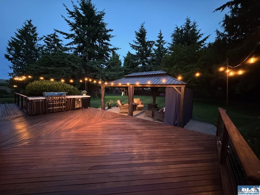 Experience the perfect blend of privacy, luxury, and outdoor - photo 31