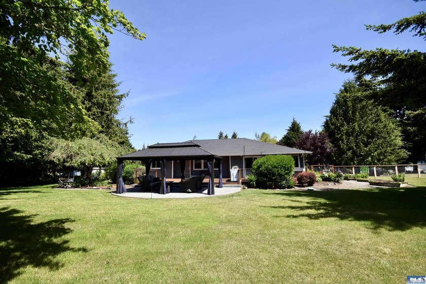 Experience the perfect blend of privacy, luxury, and outdoor - photo 34