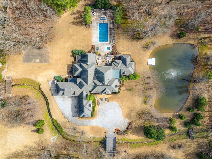 Once-in-a-generation Germantown estate behind a private gated - photo 37