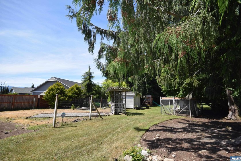 Experience the perfect blend of privacy, luxury, and outdoor - photo 39