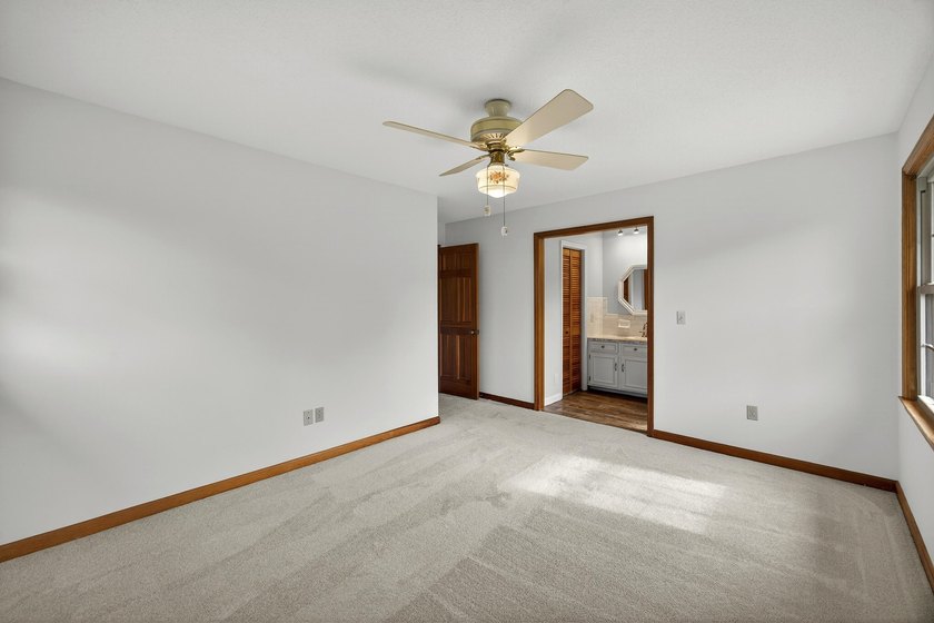 Welcome to this charming 4BR, 2BA, 2 car garage, brick ranch - photo 10