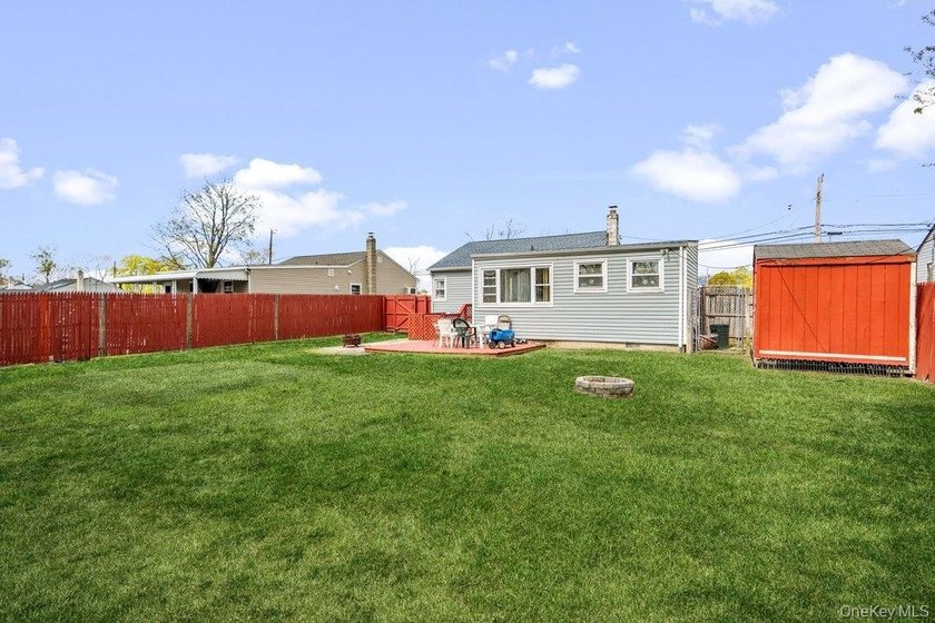 Welcome home to this charming cottage-style 2-3 bedroom home - photo 19