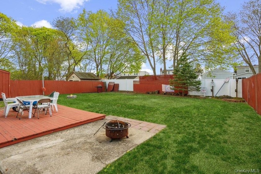 Welcome home to this charming cottage-style 2-3 bedroom home - photo 20