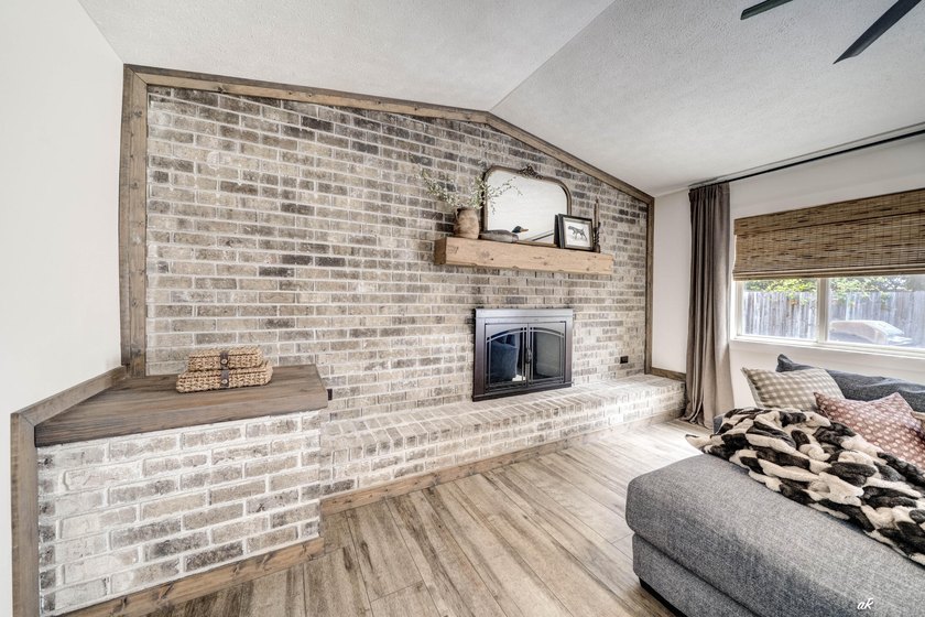 Welcome to 4006 Napoli, where timeless style meets modern luxury - photo 6