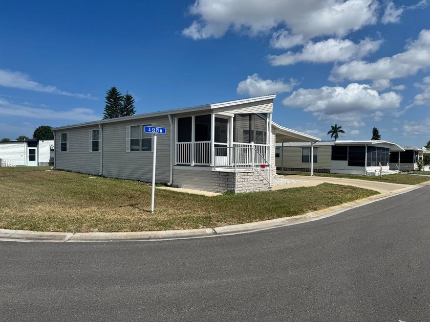 Welcome to this spacious and well-maintained 2008 mobile home - photo 3