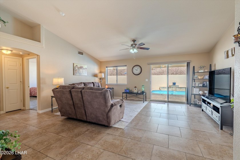 Energy-efficient solar pool home with 4 bedrooms, 3 bathrooms - photo 13