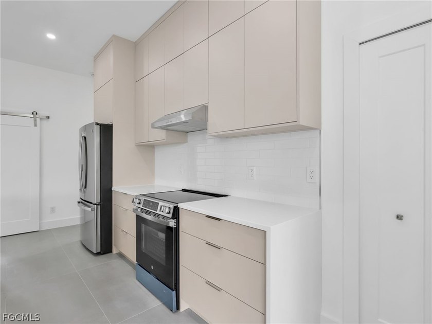 Brand-new 2026 construction offering 3 bedrooms plus a versatile - photo 14