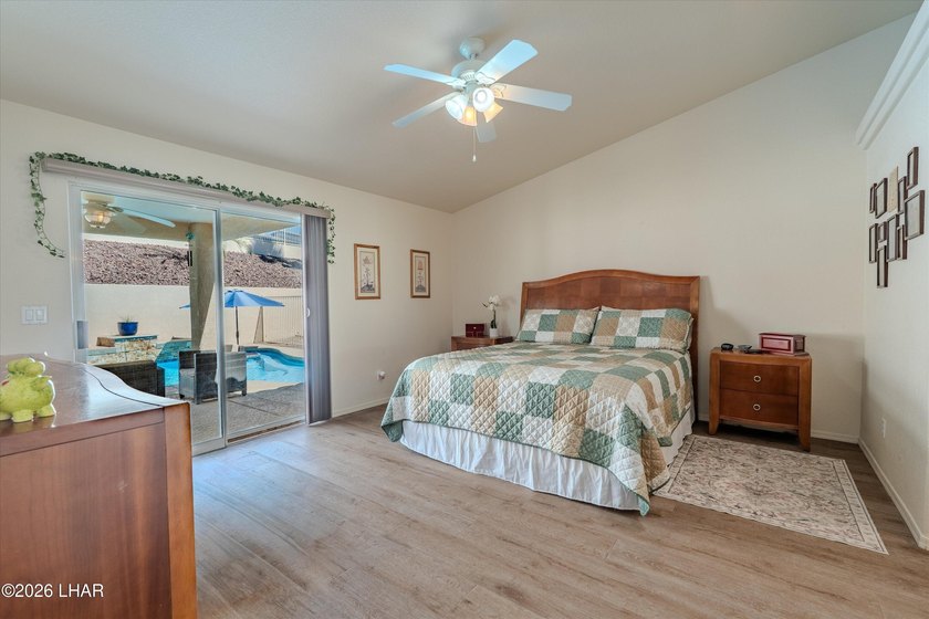 Energy-efficient solar pool home with 4 bedrooms, 3 bathrooms - photo 15