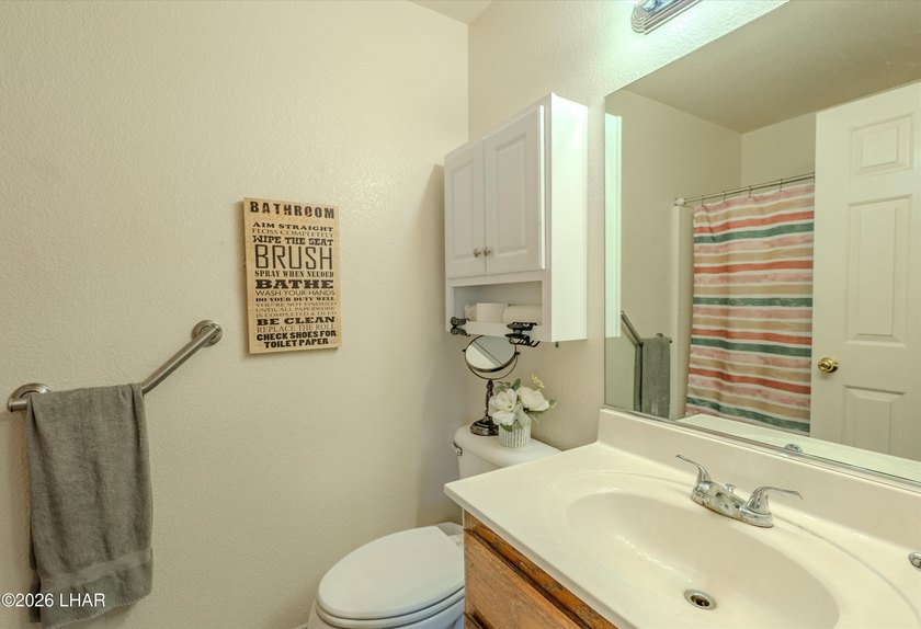 Energy-efficient solar pool home with 4 bedrooms, 3 bathrooms - photo 23
