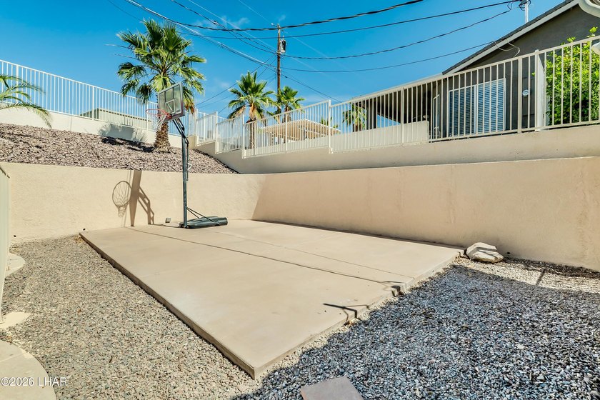Energy-efficient solar pool home with 4 bedrooms, 3 bathrooms - photo 30