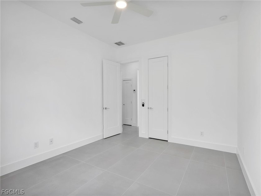 Brand-new 2026 construction offering 3 bedrooms plus a versatile - photo 31