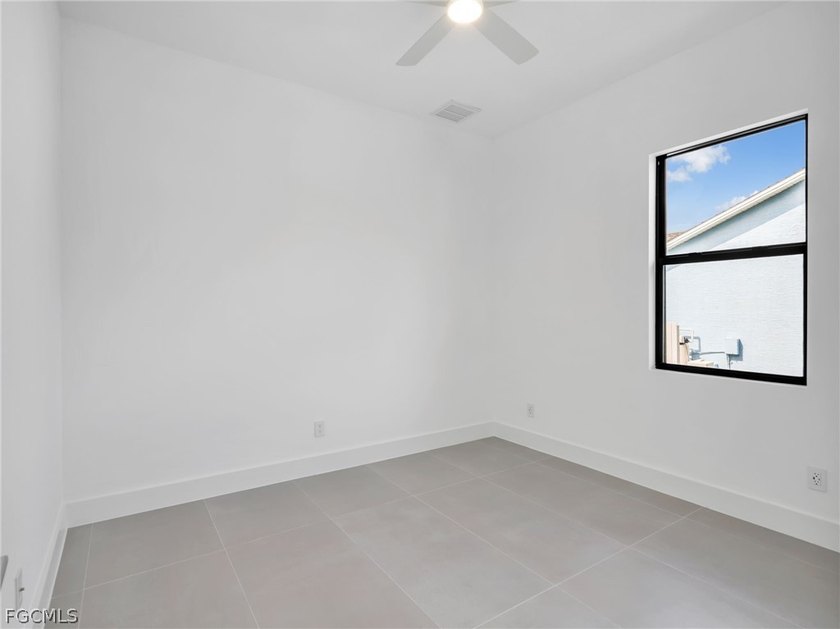 Brand-new 2026 construction offering 3 bedrooms plus a versatile - photo 33