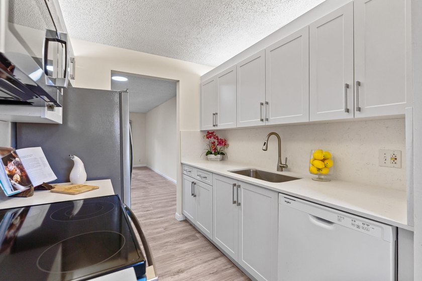 Beautifully renovated 2 BD, 2 BA first-floor condo in Century - photo 5
