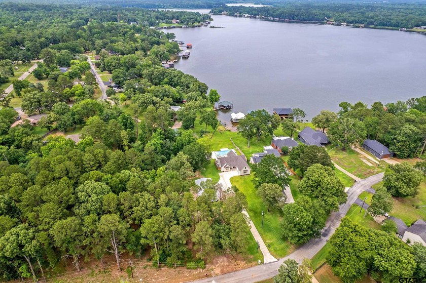 Exceptional waterfront retreat built in 2024 and perfectly - photo 2