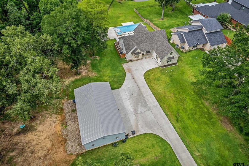 Exceptional waterfront retreat built in 2024 and perfectly - photo 4