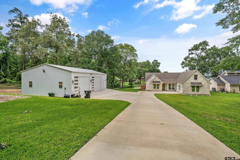 Exceptional waterfront retreat built in 2024 and perfectly - photo 7