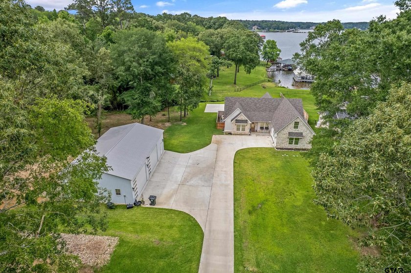 Exceptional waterfront retreat built in 2024 and perfectly - photo 8