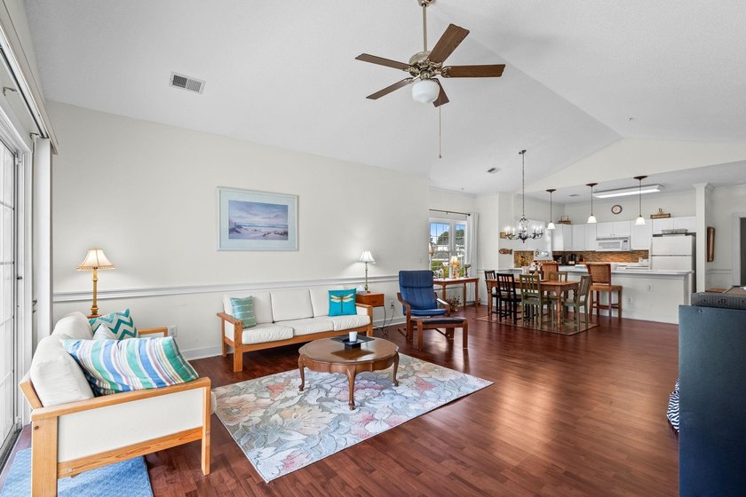 Welcome to 4870 Dahlia Ct, a well-maintained 3BR/2BA condo in - photo 13