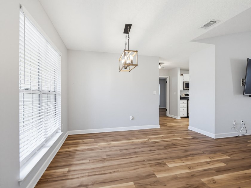 1565 Meadowbrook Ct brings together comfort, convenience, and - photo 4
