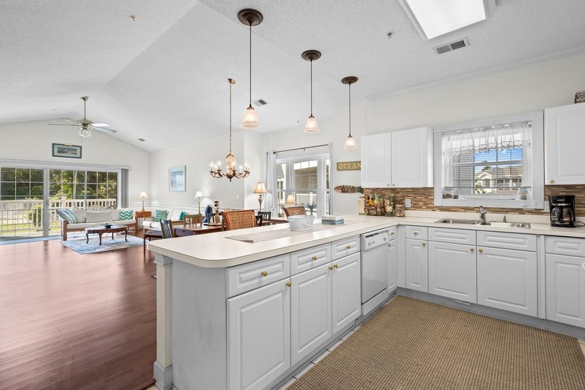 Welcome to 4870 Dahlia Ct, a well-maintained 3BR/2BA condo in - photo 18
