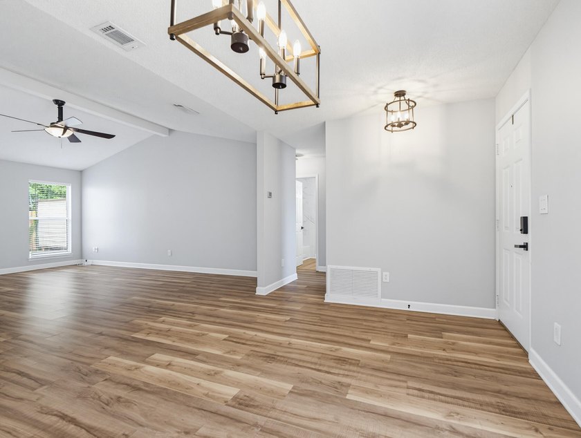 1565 Meadowbrook Ct brings together comfort, convenience, and - photo 8
