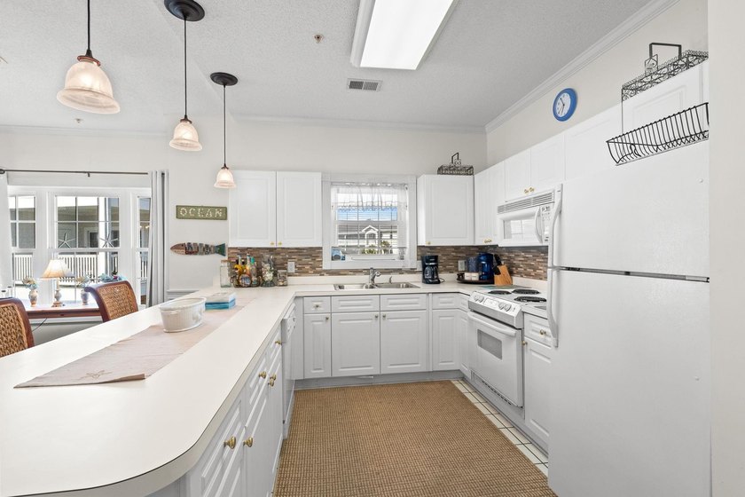 Welcome to 4870 Dahlia Ct, a well-maintained 3BR/2BA condo in - photo 19