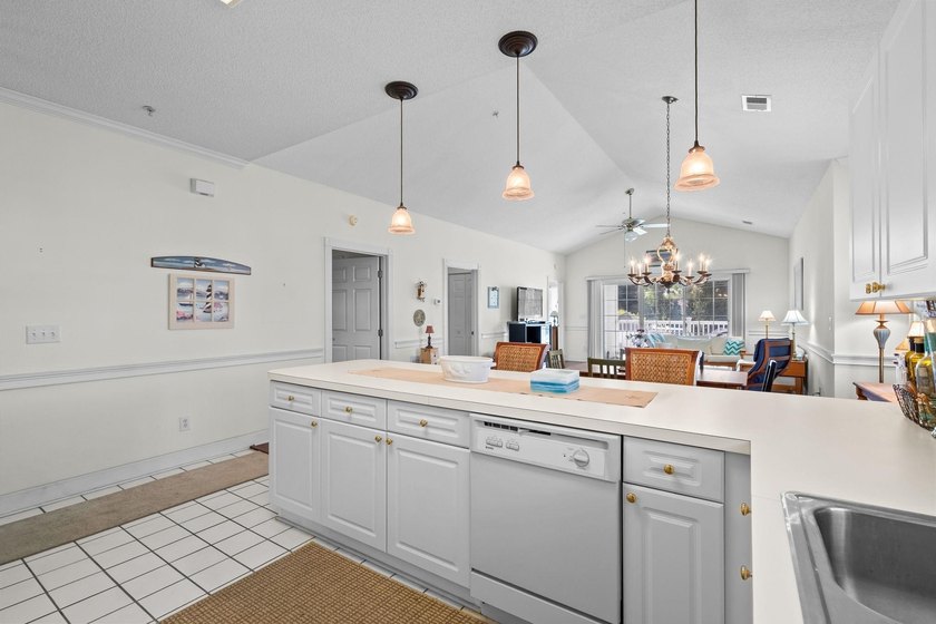 Welcome to 4870 Dahlia Ct, a well-maintained 3BR/2BA condo in - photo 21