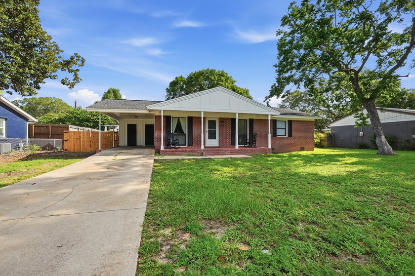 Who says you can't have it all? This 3-bedroom, 2-bath charmer - photo 2