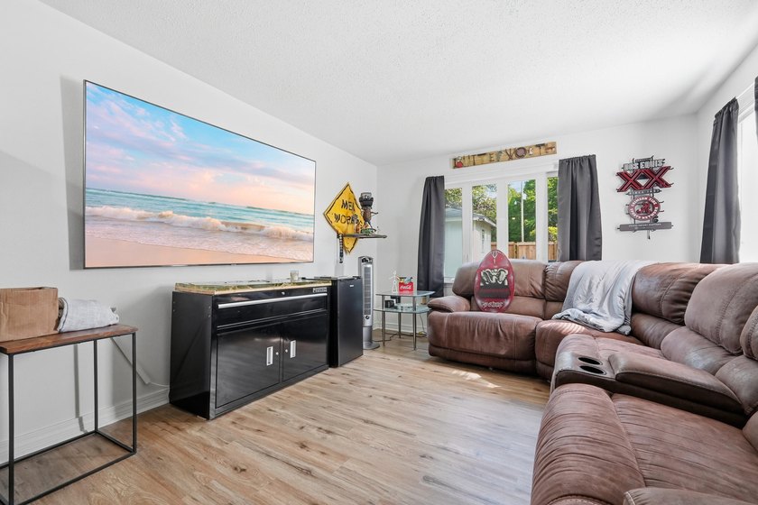 Who says you can't have it all? This 3-bedroom, 2-bath charmer - photo 4
