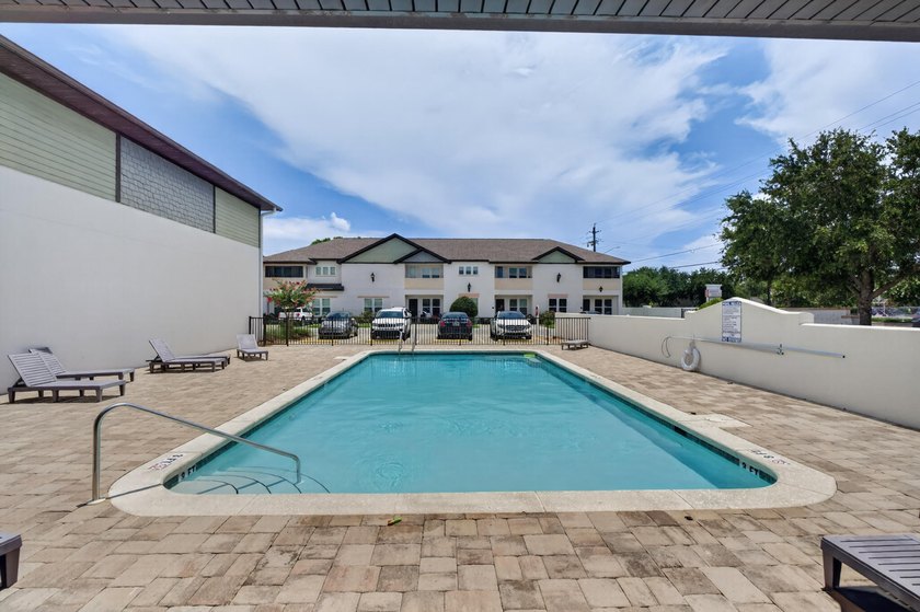 Experience modern coastal living in this 2017-built end-unit - photo 4