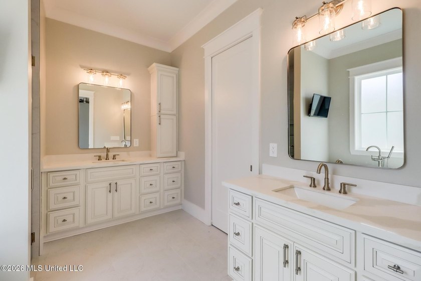 Luxury doesn't have to mean more square footage. This nearly-new - photo 15