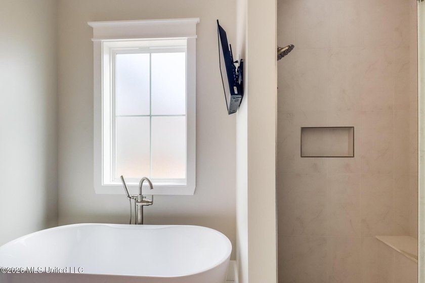 Luxury doesn't have to mean more square footage. This nearly-new - photo 16
