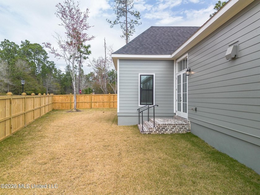 Luxury doesn't have to mean more square footage. This nearly-new - photo 21