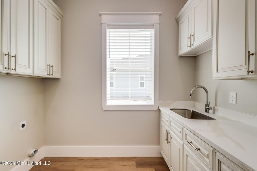 Luxury doesn't have to mean more square footage. This nearly-new - photo 29