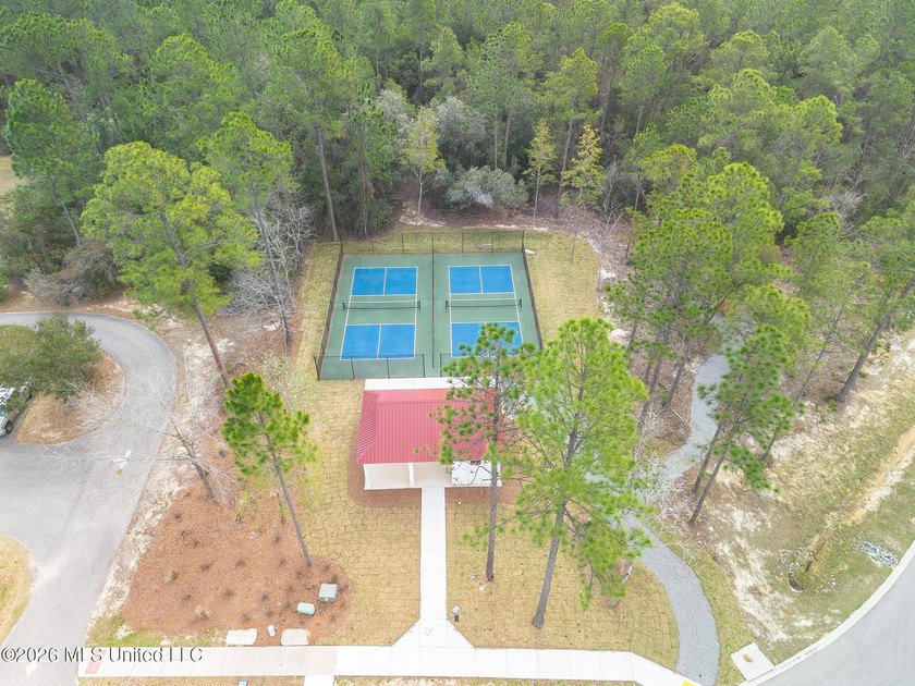 Luxury doesn't have to mean more square footage. This nearly-new - photo 33