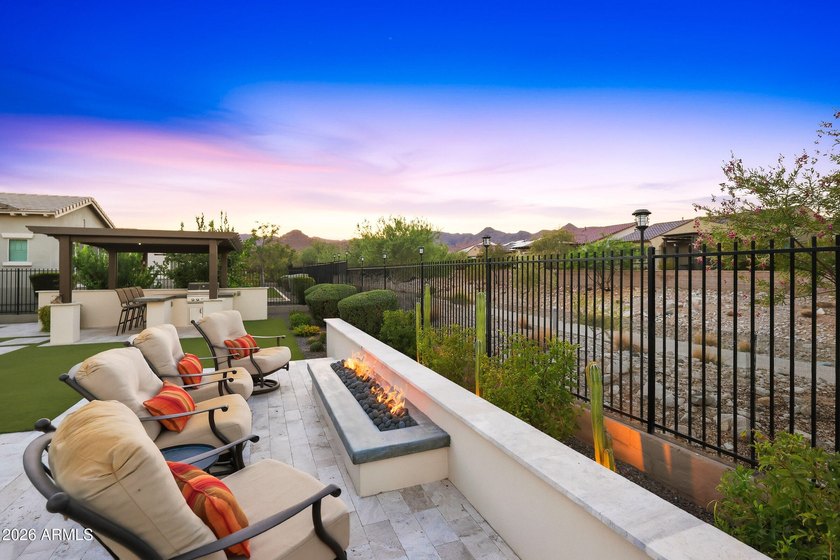 BEAUTIFUL MOUNTAIN VIEWS from pristine backyard w/view fence to - photo 50