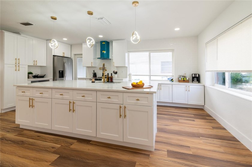 Back on the market with brand new upgrades! This beautifully - photo 11