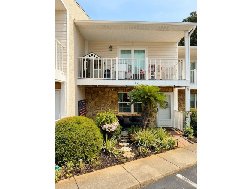 Walk to the beach from this charming 2-bedroom, 2.5-bath - photo 5