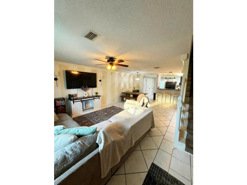Walk to the beach from this charming 2-bedroom, 2.5-bath - photo 6