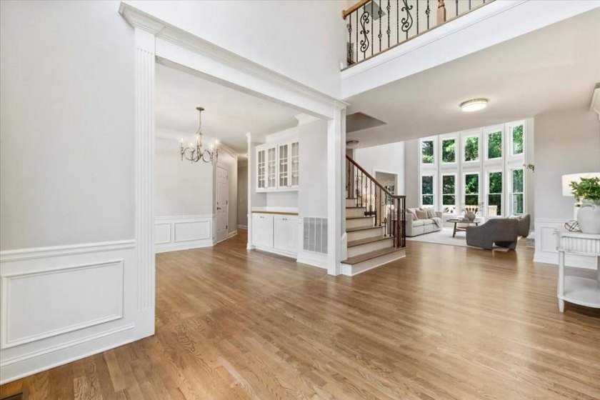 Welcome home to this stunning brick traditional nestled in the - photo 14