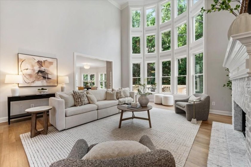 Welcome home to this stunning brick traditional nestled in the - photo 21
