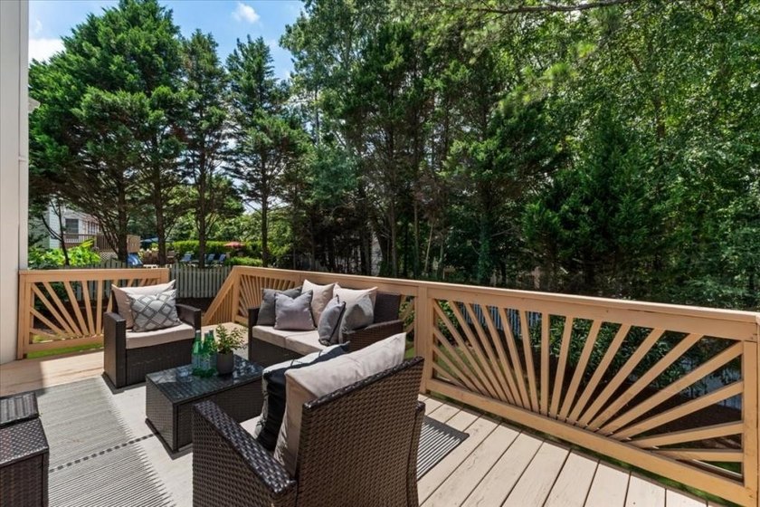Welcome home to this stunning brick traditional nestled in the - photo 31