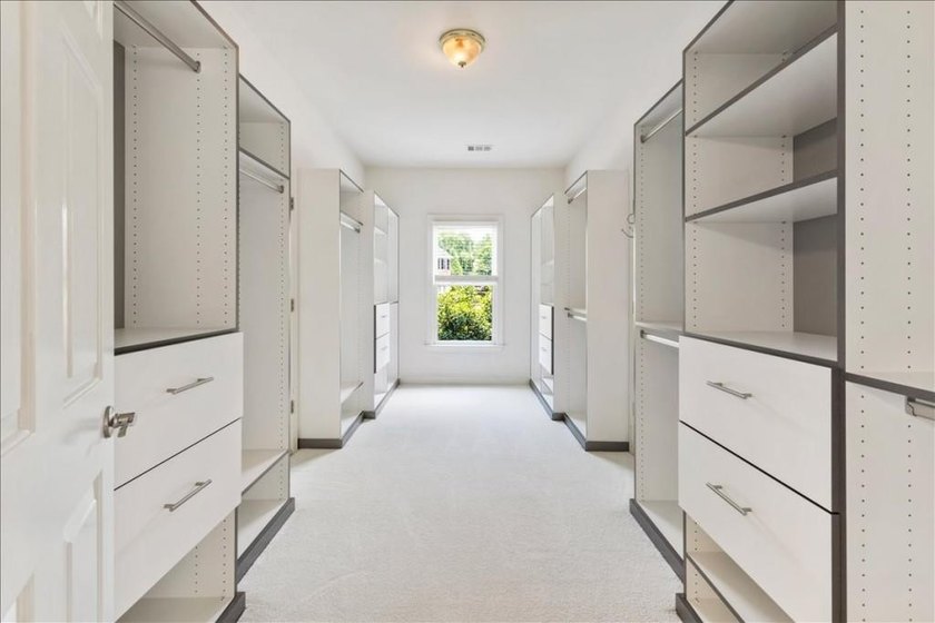 Welcome home to this stunning brick traditional nestled in the - photo 43