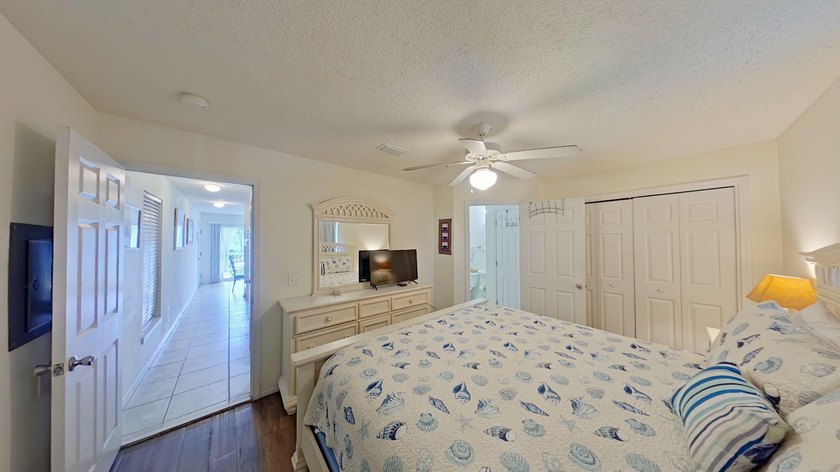 Priced $90,000 below comparable one-bedroom units in the complex - photo 5