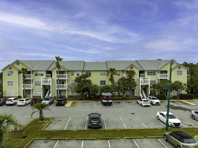 Looking for a turnkey getaway in Destin? This fully furnished - photo 2
