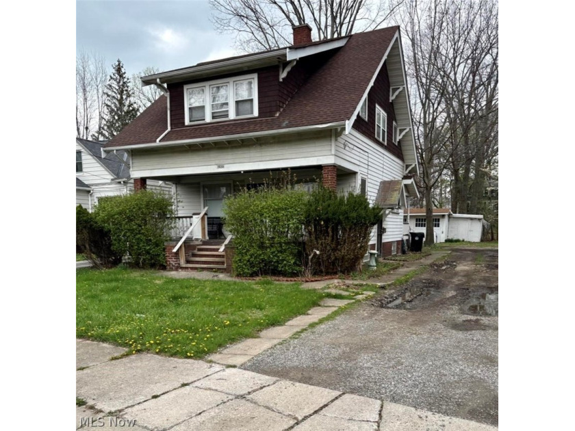 ATTENTION INVESTORS! Solid, tenant-occupied 3-bedroom, 1-bath - photo 2
