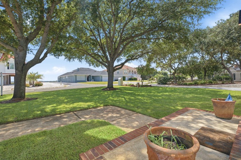 Emerald Pointe | Coastal Luxury Reimagined Welcome to Emerald - photo 6