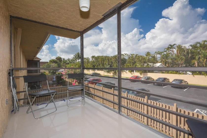 Welcome to this thoughtfully designed two-bedroom, two-bathroom - photo 15